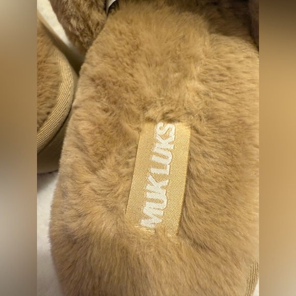 NWT MUK LUKS faux fur platform slipper, size medium (9-10) - Picture 6 of 15